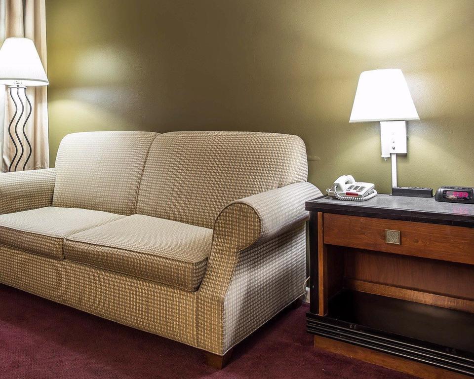 Econo Hotel