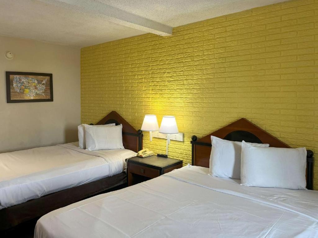 Econo Hotel
