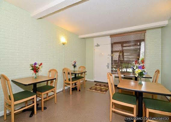 Econo Hotel